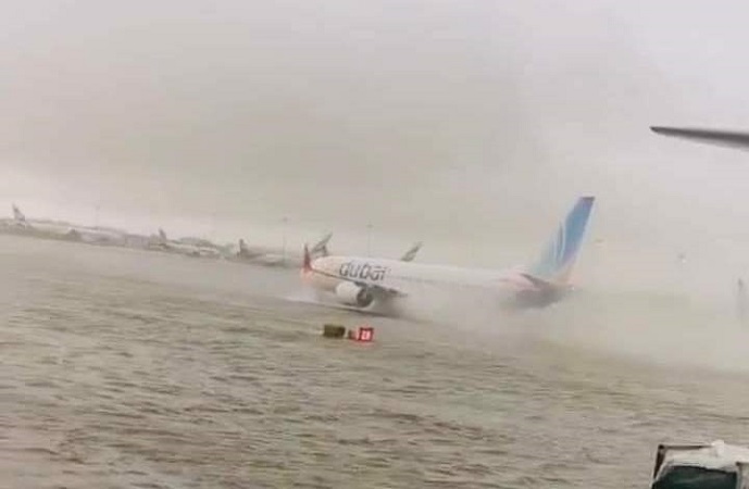 توقف كامل لمطار دبي عقب فيضانات تشل الحياة في الإمارات