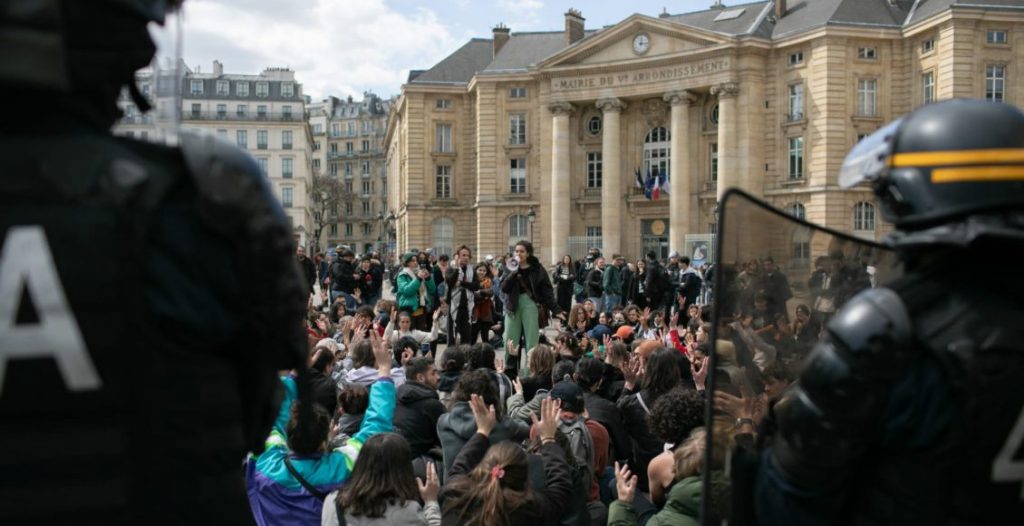 احتجاجات طلاب الجامعات التضامنية مع غزة تمتد من واشنطن إلى باريس
